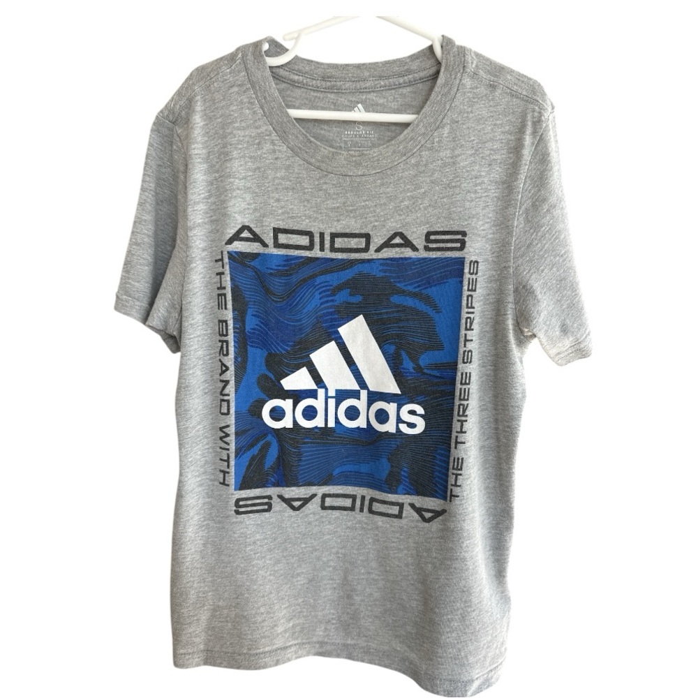Adidas tshirt kids size S/8